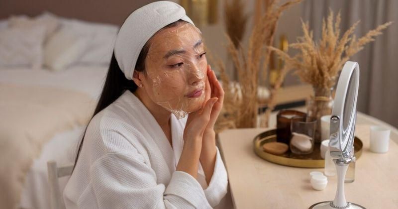 10 Rangkaian Skincare Malam Hari untuk Kulit Sehat dan Glowing